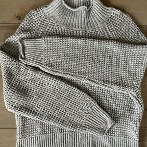 American Eagle Outfitters Light Gray Turtleneck Sweater